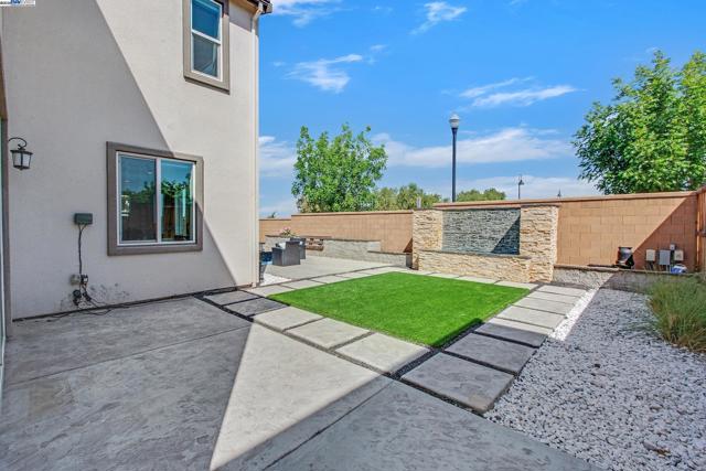 2222 Davie Pl, Tracy CA: https://media.crmls.org/mediaz/31c5706b-0240-4936-a8dd-b8c2c68e4ff8.jpg