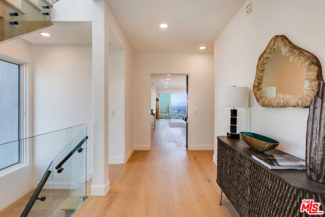 8654 Hollywood Boulevard, Los Angeles CA: https://media.crmls.org/mediaz/31c571e4-d5f2-40c8-b833-86d1250630d0.jpg