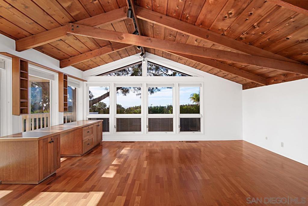 573 Amphitheatre Dr - photo 17
