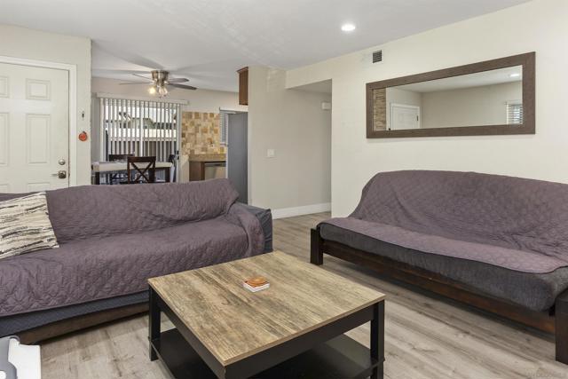 530 Calle Montecito, Oceanside CA: https://media.crmls.org/mediaz/31c604f5-56d3-433d-940a-52b984fb2c3e.jpg