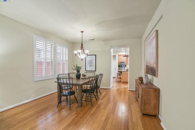 250 Jack London Ave, Alameda, California 94501, 4 Bedrooms Bedrooms, ,3 BathroomsBathrooms,Single Family Residence,For Sale,Jack London Ave,41111270