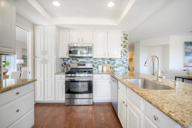 Detail Gallery Image 15 of 39 For 3369 Tournament Dr, Oceanside,  CA 92056 - 5 Beds | 3 Baths