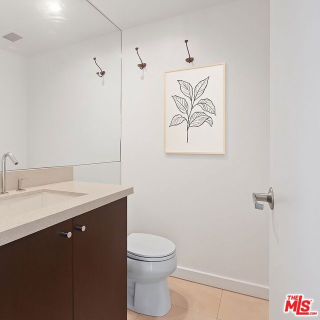 7250 Franklin Avenue, Los Angeles CA: https://media.crmls.org/mediaz/31c6d9dc-f8a0-4abf-89e5-517ce8fd4e3f.jpg