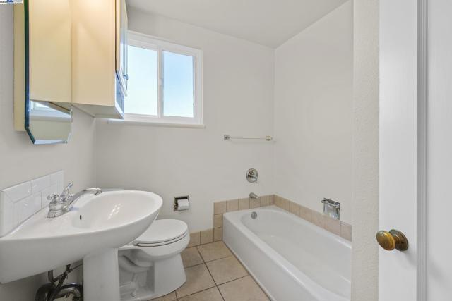 19028 Clemans Dr, Castro Valley CA: https://media.crmls.org/mediaz/31c78973-8b6c-4a5b-b3c6-4852f3f73f09.jpg