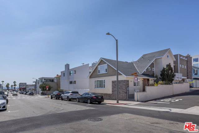 219 2nd Street, Hermosa Beach CA: https://media.crmls.org/mediaz/31c78c70-bcc6-4b31-8530-64e51e5d3680.jpg