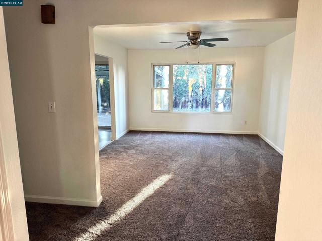 2139 Chestnut Dr, Pittsburg CA: https://media.crmls.org/mediaz/31c7906f-41e0-4f03-8d37-705b1e969cb0.jpg