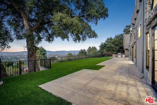 15851 Mulholland Place, Los Angeles CA: https://media.crmls.org/mediaz/31c7bf8d-dbca-440c-95c1-52c2e99e8b5f.jpg