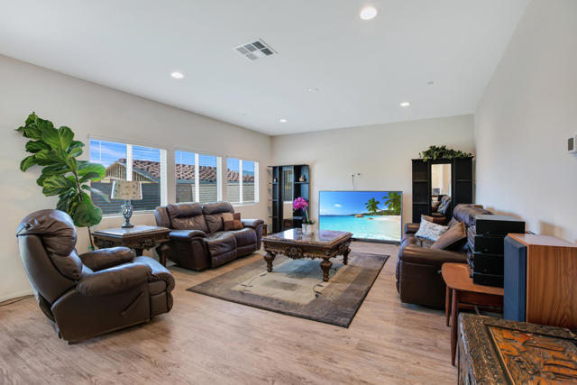 84701 Merus Avenue, Indio CA: https://media.crmls.org/mediaz/31c7ce93-e203-4c99-99ee-efe90c47cbfc.jpg