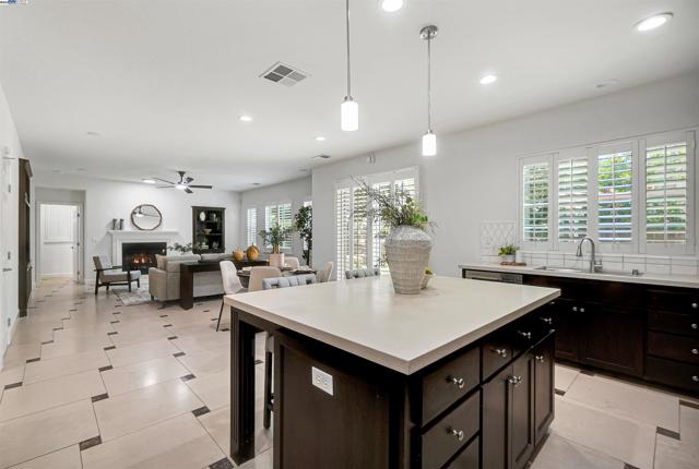 671 W Questa Trl, Mountain House CA: https://media.crmls.org/mediaz/31c8074b-3180-453b-b3ad-26dfec08305c.jpg