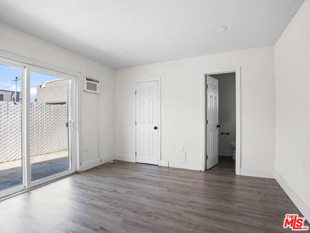 891 E 6th Street, Pomona CA: https://media.crmls.org/mediaz/31c8313b-46eb-4412-81fe-28505e25bc28.jpg