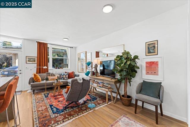 100 Esperanza Place, Walnut Creek CA: https://media.crmls.org/mediaz/31c8b635-b34a-4c84-a65d-8857ebf41c5d.jpg