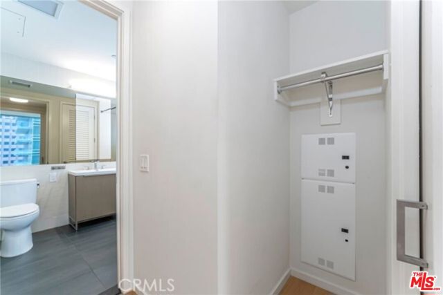 889 Francisco, Los Angeles CA: https://media.crmls.org/mediaz/31c95f69-0b17-45a0-82d2-359db34d4dd6.jpg