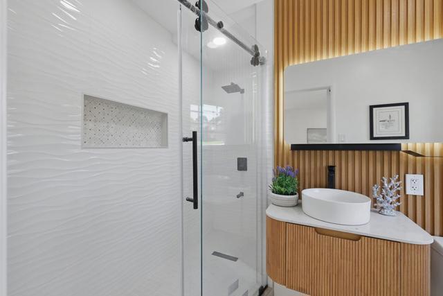 500 La Casa Avenue, San Mateo CA: https://media.crmls.org/mediaz/31c98dec-cc37-469c-973f-f0c433731018.jpg