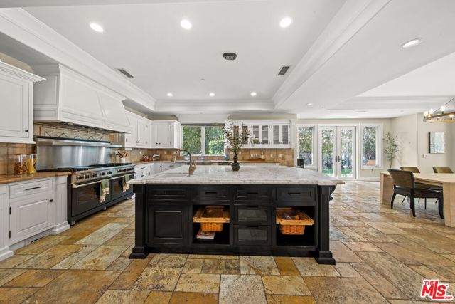 25043 Abercrombie Lane, Calabasas CA: https://media.crmls.org/mediaz/31c99a81-7329-4ec4-a53d-592f63f7b873.jpg
