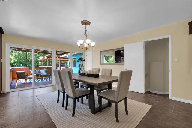 17561 Vineyard Rd, Castro Valley CA: https://media.crmls.org/mediaz/31ca5574-1727-4857-968f-e6202e28f41c.jpg