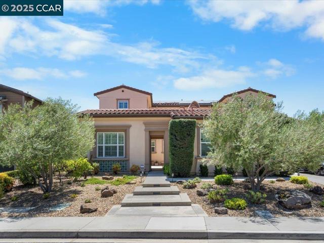 1927 Vintage Cir, Brentwood CA: https://media.crmls.org/mediaz/31ca8789-5e42-4552-8b50-25a465fea1a7.jpg