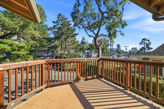 455 Avenue Portola, El Granada CA: https://media.crmls.org/mediaz/31cabd30-5333-4972-84f9-bfb03f82a994.jpg