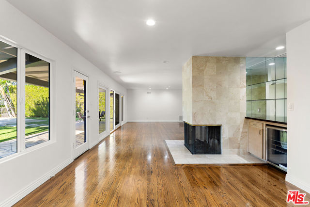 3761 Sheridge Drive, Sherman Oaks CA: https://media.crmls.org/mediaz/31caeb55-3d70-416c-9ffb-e10fad9959cf.jpg