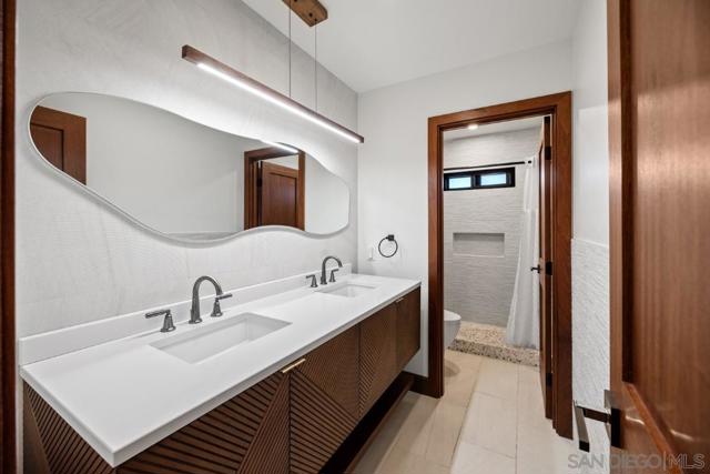 6675 Caminito Lindrick, La Jolla CA: https://media.crmls.org/mediaz/31cb0786-ac2a-4a0e-972d-e1ce51147629.jpg