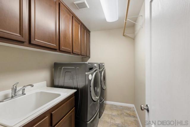 1616 Pegasus Way, San Marcos CA: https://media.crmls.org/mediaz/31cb2879-3def-474c-9fcb-21f2fecc4fff.jpg