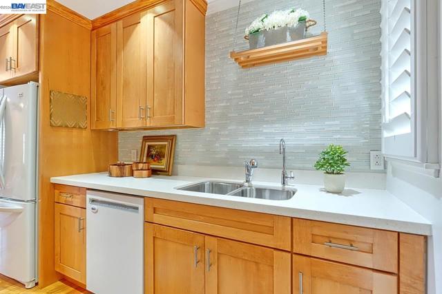 1515 Miramonte Ave, Mountain View CA: https://media.crmls.org/mediaz/31cb37e5-8a32-4a01-8589-18862d3cffc6.jpg