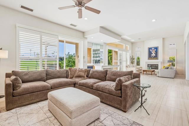 371 Tomahawk Drive, Palm Desert, CA 92211