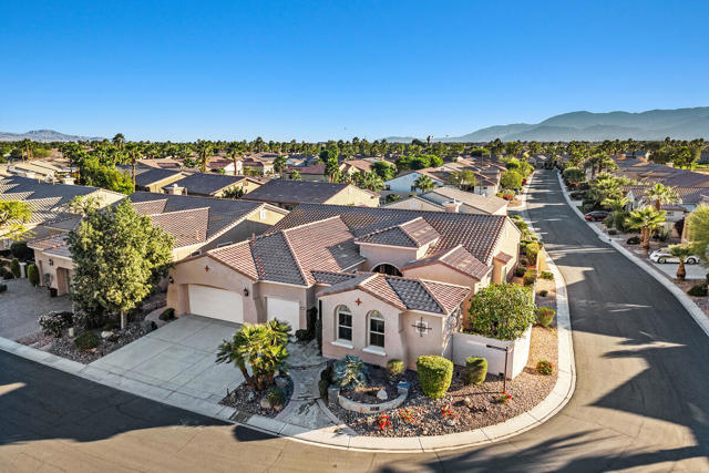 81071 Avenida Sombra, Indio CA: https://media.crmls.org/mediaz/31cc3114-8dc3-4c5d-88c7-dcc1f843a932.jpg