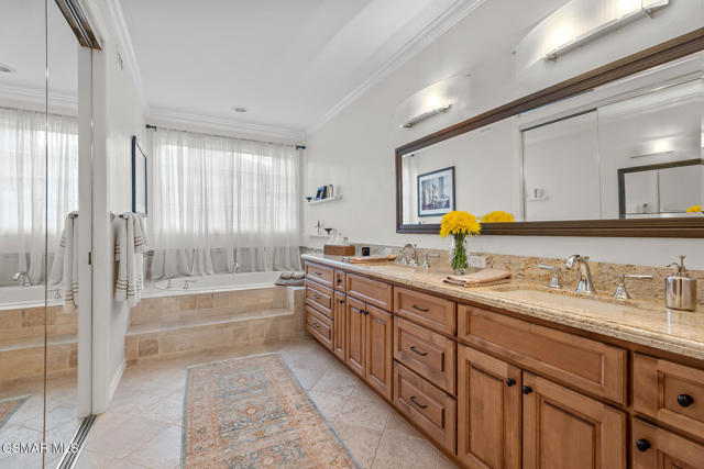 29621 Ridgeway Drive, Agoura Hills CA: https://media.crmls.org/mediaz/31cc4925-8c21-485e-a5da-ff171a916814.jpg