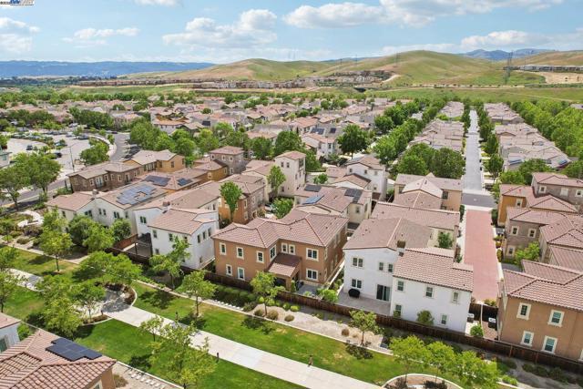 3454 Cinnamon Ridge Rd, San Ramon CA: https://media.crmls.org/mediaz/31cc6254-4c5d-43c1-9915-5d6a225796b4.jpg