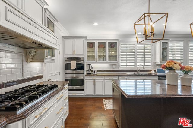 638 Oak Tree Court, Simi Valley CA: https://media.crmls.org/mediaz/31cc9fce-e28b-42a5-a4d1-769a3939120e.jpg