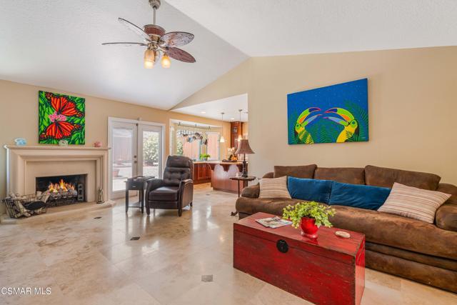 2753 Deerwood Avenue, Simi Valley CA: https://media.crmls.org/mediaz/31cd18a9-02f4-4855-a1e5-5b1b882d28c0.jpg