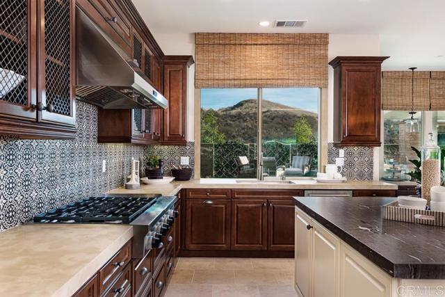 Detail Gallery Image 10 of 16 For 1552 Sunset View Dr, Lake Forest,  CA 92679 - 4 Beds | 4/1 Baths