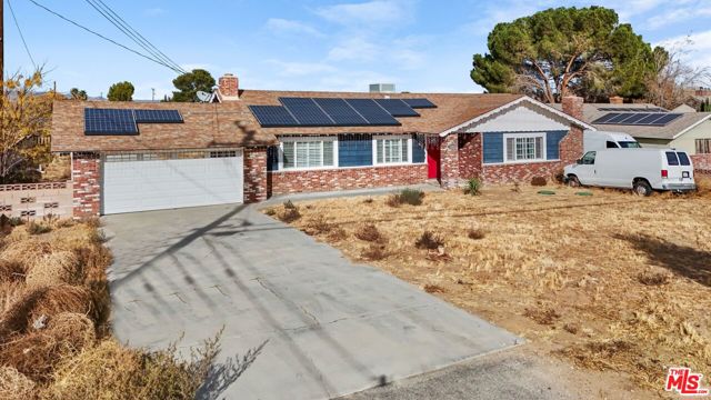 4631 W Avenue M8, Lancaster CA: https://media.crmls.org/mediaz/31cdc9b7-838b-4895-8290-d99067205f45.jpg
