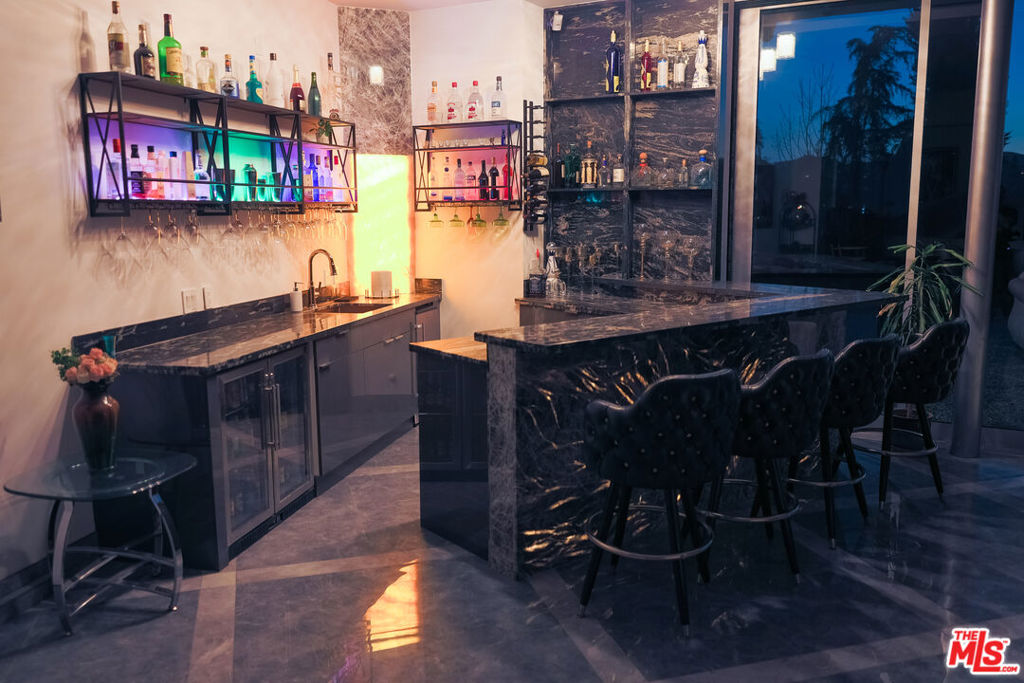 https://media.crmls.org/mediaz/31ce8da1-57f2-4ee7-ab1a-84e3a11ed091.jpg?preset=X-Large
