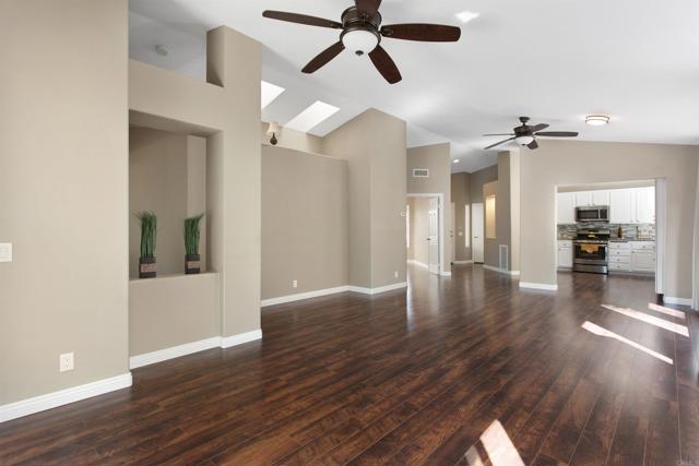 1842 Corte Pulsera, Oceanside CA: https://media.crmls.org/mediaz/31ce8e06-8894-4e69-8b45-1f9eefd55b3f.jpg