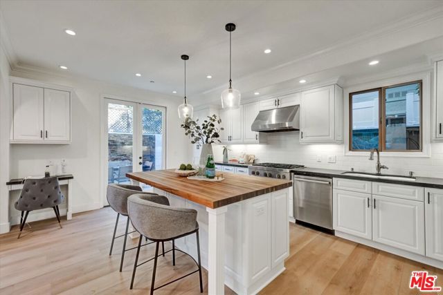 2517 Huntington Lane, Redondo Beach, California 90278, 4 Bedrooms Bedrooms, ,3 BathroomsBathrooms,Residential,For Sale,Huntington,25607911 2517 Huntington Lane, Redondo Beach, California 90278, 4 Bedrooms Bedrooms, ,3 BathroomsBathrooms,Residential,For Sale,Huntington,25607911