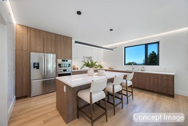 22001 Hoffman Way, Castro Valley CA: https://media.crmls.org/mediaz/31cea1c1-867d-4ebb-ad9a-ed286ee7141b.jpg