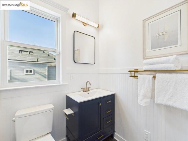 2602 Adeline St, Oakland CA: https://media.crmls.org/mediaz/31cf1432-ec60-4827-bee4-d32e05447314.jpg
