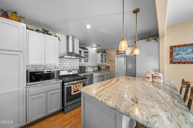 Detail Gallery Image 4 of 27 For 2304 San Marino Dr, Bakersfield,  CA 93309 - 3 Beds | 2/1 Baths