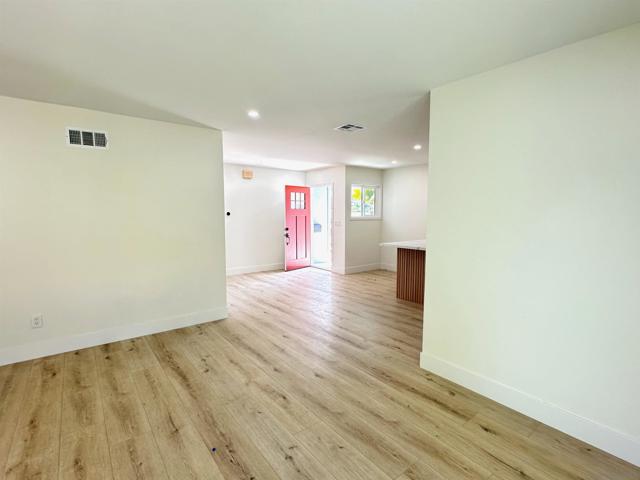7462 Hanford Pl, San Diego CA: https://media.crmls.org/mediaz/31cf5453-85ed-4b75-9152-1430e27bb017.jpg