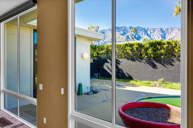 130 W Racquet Club Road #511, Palm Springs, CA 92262