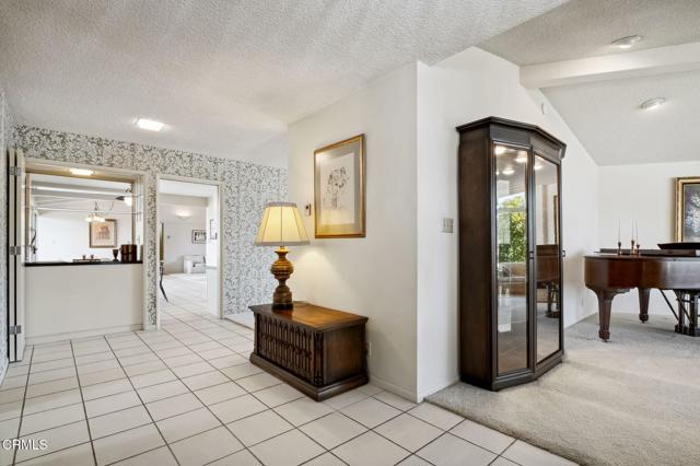 262 Crestwood Avenue, Ventura CA: https://media.crmls.org/mediaz/31cfaa9c-44a0-456c-a4a5-37416e595520.jpg
