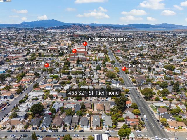 455 32nd St, Richmond CA: https://media.crmls.org/mediaz/31cfce39-937a-4f5a-a23d-f9fe6d7a1224.jpg