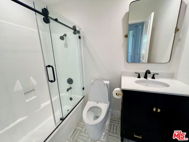 2209 Summertime Lane, Culver City CA: https://media.crmls.org/mediaz/31d06109-f94a-4cba-8f1b-84a619f63595.jpg
