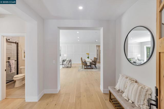 945 Yorkshire Ct, Lafayette CA: https://media.crmls.org/mediaz/31d06fd8-6f79-43eb-80e1-904f0986fadf.jpg