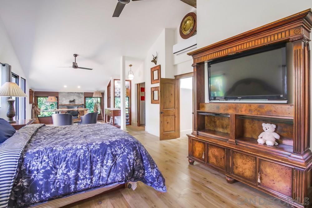 MLS #250032414SD img 25