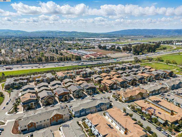 665 Sandalwood, Livermore CA: https://media.crmls.org/mediaz/31d08451-0f3e-4938-98ac-5d5bd6b24a45.jpg