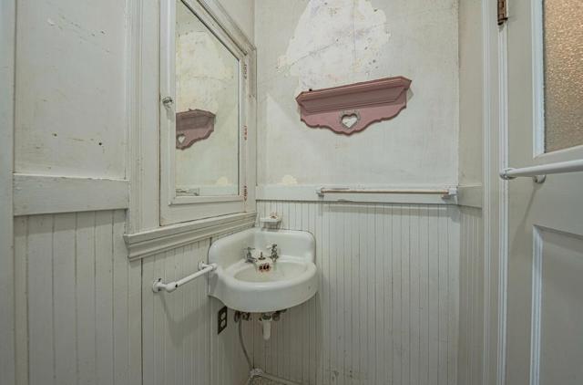 4705 Crystal Street, Capitola CA: https://media.crmls.org/mediaz/31d0f832-d2f3-40b2-a2dc-1ee943c712b6.jpg
