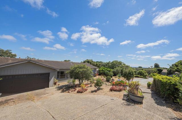 9375 Bur Oak Place, Salinas CA: https://media.crmls.org/mediaz/31d1dc24-6e61-4e48-91f9-8db0cb4bdc38.jpg