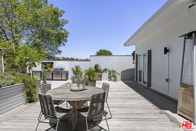 3820 Broadlawn Drive, Los Angeles CA: https://media.crmls.org/mediaz/31d1edcb-6028-45df-bd15-f098202fcb65.jpg